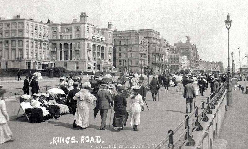 A black and white photo of the Grosvenor Square during the Regency era.